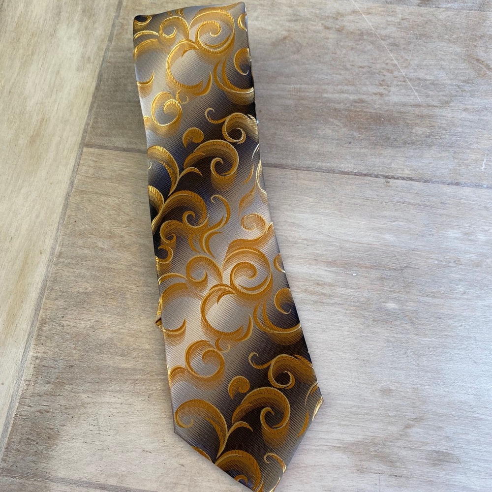 Van Heusen Black and Gold tie